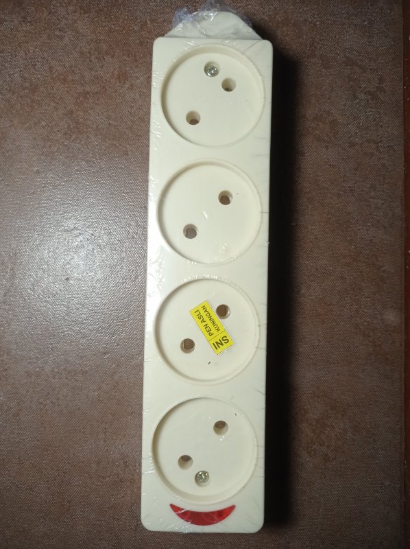 Colokan gepeng 4 lampu
